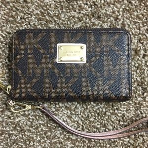 Micheal kors wristlet